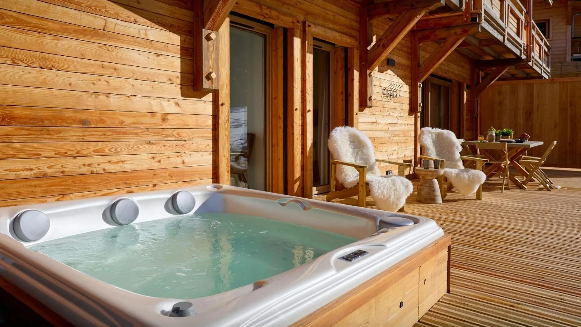 Lodge Nicola - Ovo Network Les Gets